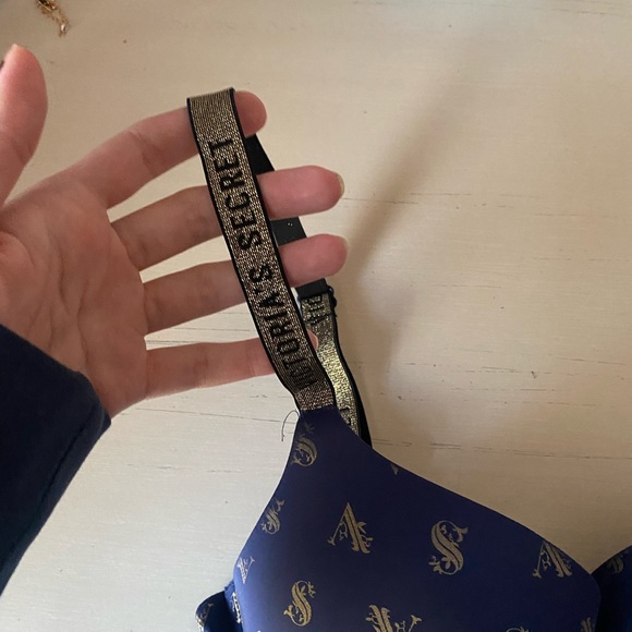 Victoria’s Secret t-shirt full coverage push up navy blue bra gold monogram 32D - Picture 5 of 7